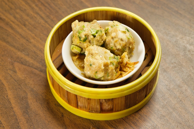 Steamed Shrimp Balls with Green Vegetable